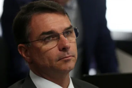 Eleições 2026: após atrito entre Nikolas e Jair Renan, Flávio Bolsonaro pede unidade da direita