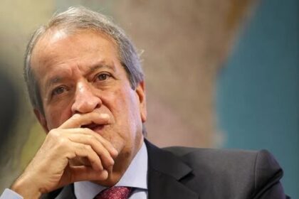 Presidente do PL diz que Ronaldo Caiado seria opção de vice para Flávio Bolsonaro