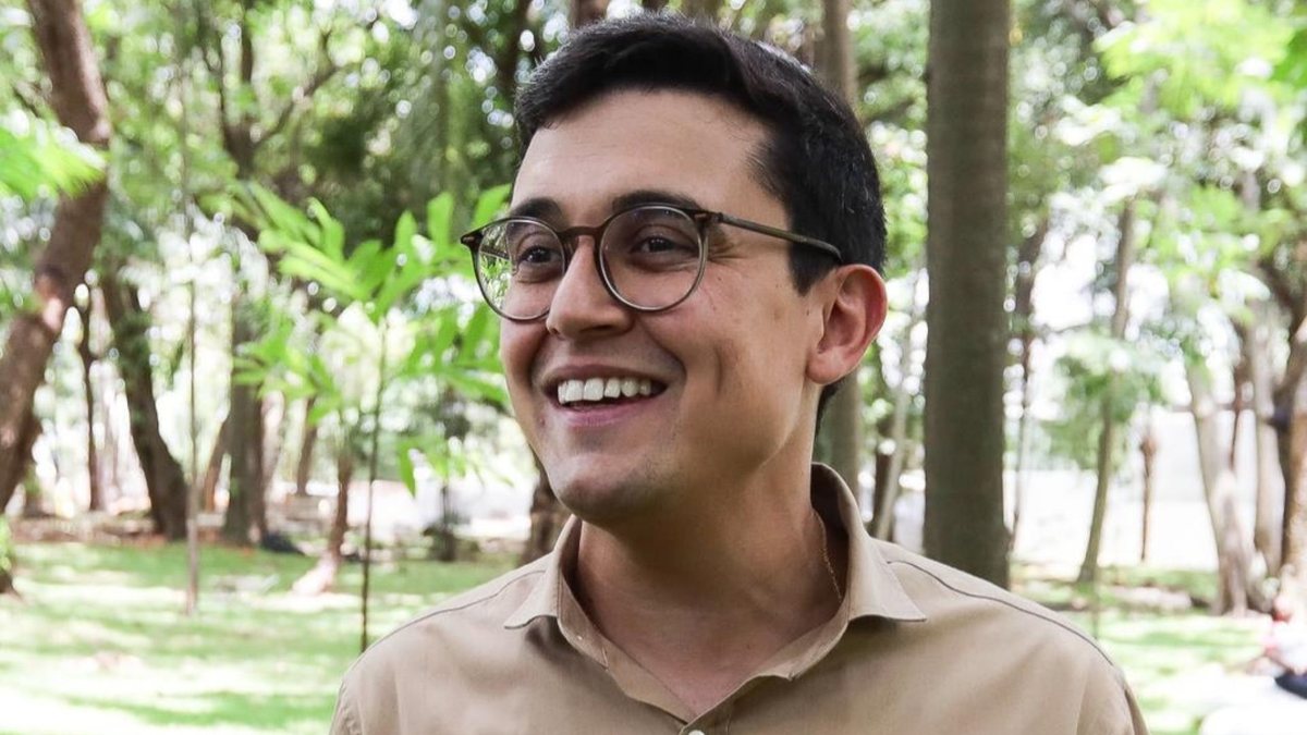 “Recife não dará um passo atrás sequer”, afirma Victor Marques na posse como prefeito “Recife não dará um passo atrás sequer”, afirma Victor Marques na posse como prefeito