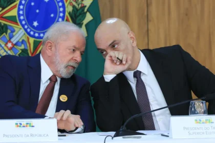 Lula afirma ter dito a Moraes: ‘não permita que esse caso do Vorcaro jogue fora sua biografia’ Lula afirma ter dito a Moraes: ‘não permita que esse caso do Vorcaro jogue fora sua biografia’