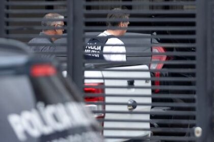 Bolsonaro tem evoluído de “forma satisfatória”, com “discreta melhora”, diz médico ao STF Bolsonaro tem evoluído de “forma satisfatória”, com “discreta melhora”, diz médico ao STF