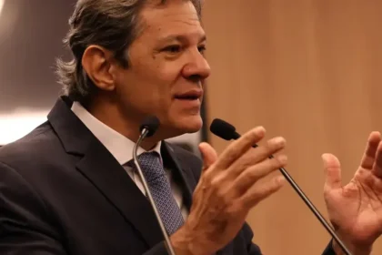 PT busca atrair PSDB para fortalecer candidatura de Haddad em São Paulo PT busca atrair PSDB para fortalecer candidatura de Haddad em São Paulo