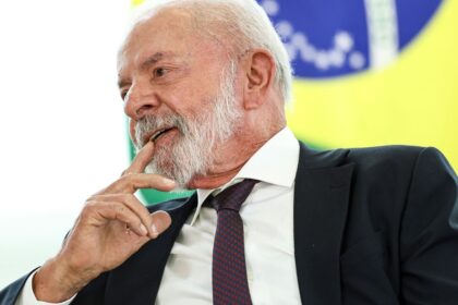 Governo Lula estuda novo salário mínimo a R$ 1.717 em 2027 Governo Lula estuda novo salário mínimo a R$ 1.717 em 2027