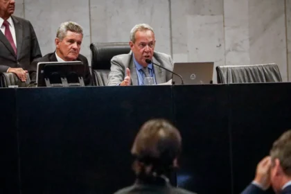 Álvaro Porto diz que governo esvazia Alepe para travar votação da LOA: “A culpa não é da Assembleia” Álvaro Porto diz que governo esvazia Alepe para travar votação da LOA: “A culpa não é da Assembleia”