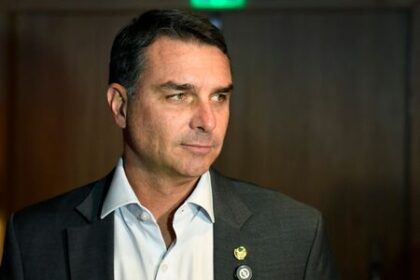 Após avanço no Datafolha, Flávio Bolsonaro vai mirar em eleitorado feminino e no Nordeste Após avanço no Datafolha, Flávio Bolsonaro vai mirar em eleitorado feminino e no Nordeste