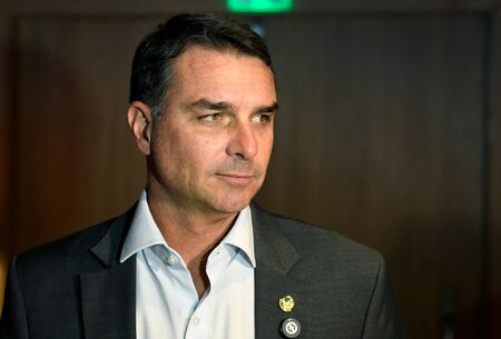 Após avanço no Datafolha, Flávio Bolsonaro vai mirar em eleitorado feminino e no Nordeste Após avanço no Datafolha, Flávio Bolsonaro vai mirar em eleitorado feminino e no Nordeste