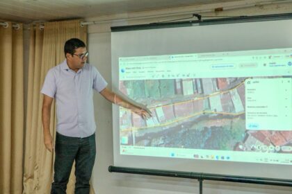 Diego Cabral ouve moradores e marca início de obras após cheia do Canal do Japão Diego Cabral ouve moradores e marca início de obras após cheia do Canal do Japão