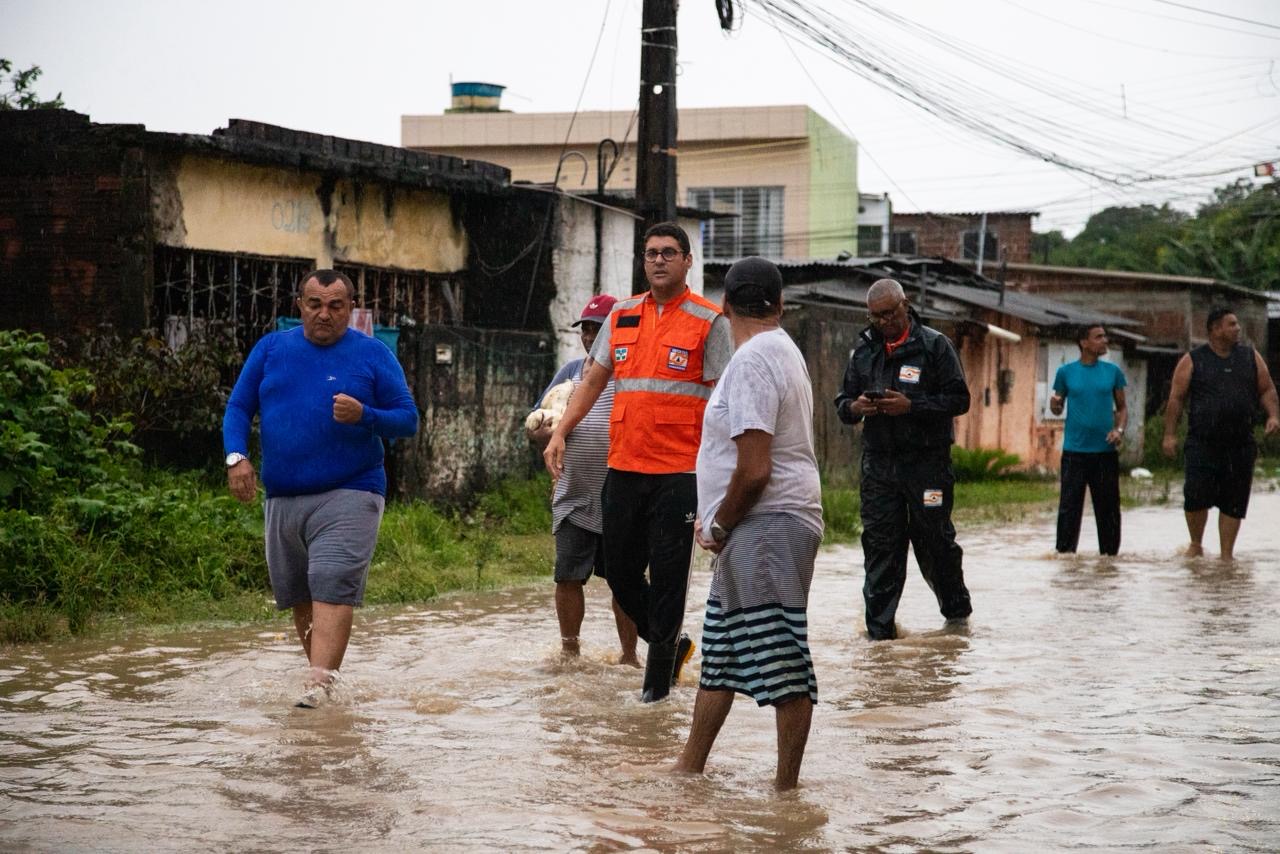 Prefeito de Camaragibe, Diego Cabral cancela oficialmente as comemorações pelos 44 anos de emancipação política da cidade por conta das fortes chuvas. “A nossa prioridade neste momento é a segurança de toda a população”, declarou Prefeito de Camaragibe, Diego Cabral cancela oficialmente as comemorações pelos 44 anos de emancipação política da cidade por conta das fortes chuvas. “A nossa prioridade neste momento é a segurança de toda a população”, declarou
