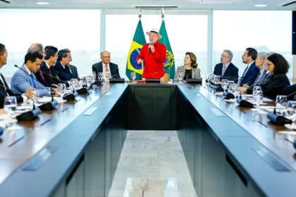 Lula evita comentar rejeição de Messias ao STF e queda do veto da dosimetria Lula evita comentar rejeição de Messias ao STF e queda do veto da dosimetria