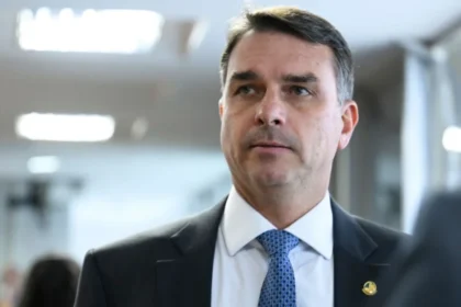 Flávio Bolsonaro manifesta solidariedade a vítimas das chuvas em Pernambuco