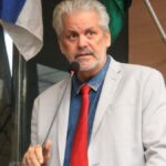Após entrada de Flávia de Nadegi no governo Raquel, Osmar Ricardo é reempossado na Câmara
