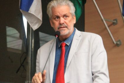 Após entrada de Flávia de Nadegi no governo Raquel, Osmar Ricardo é reempossado na Câmara