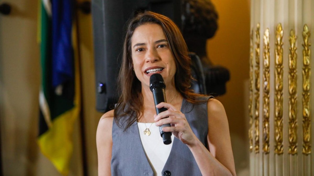 Raquel Lyra envia à Alepe projetos para auxílio de R$ 2.500 a famílias afetadas pelas chuvas e fundo contra desastres Raquel Lyra envia à Alepe projetos para auxílio de R$ 2.500 a famílias afetadas pelas chuvas e fundo contra desastres