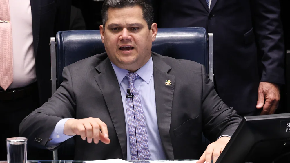 Alcolumbre promulga Lei da Dosimetria, que beneficia Jair Bolsonaro