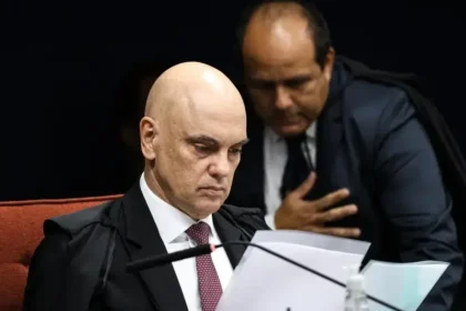 Decisão de Moraes sobre Lei da Dosimetria acirra embate entre base governista e oposição