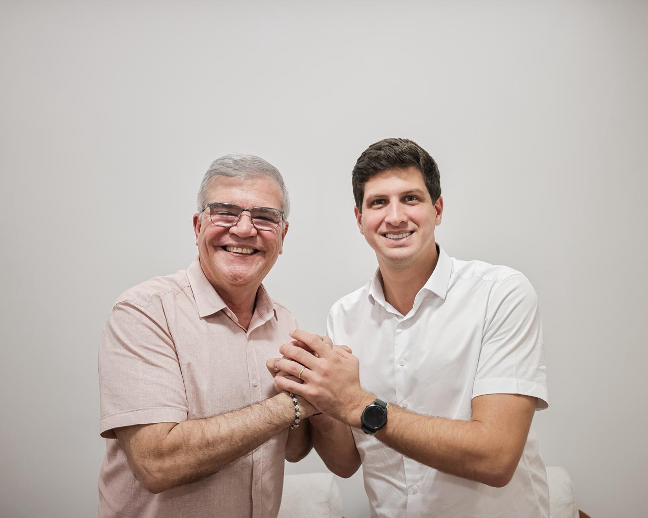 Ex-prefeito Jorge Alexandre declara apoio a João Campos Ex-prefeito Jorge Alexandre declara apoio a João Campos