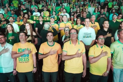 “Volta Bolsonaro”, “Lula ladrão” e “Fora, João”: os bastidores da pré-estreia do filme de Bolsonaro no Recife “Volta Bolsonaro”, “Lula ladrão” e “Fora, João”: os bastidores da pré-estreia do filme de Bolsonaro no Recife