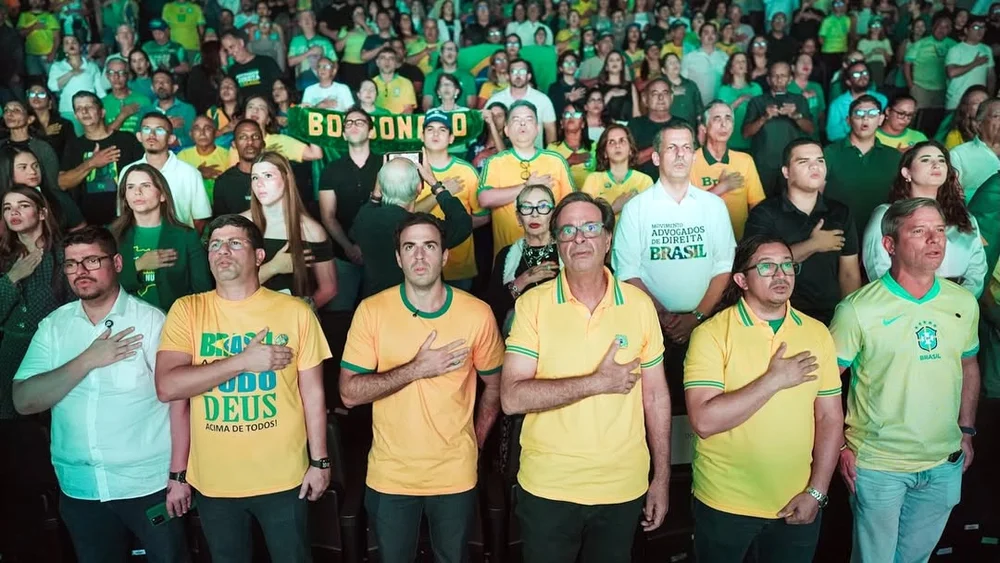 “Volta Bolsonaro”, “Lula ladrão” e “Fora, João”: os bastidores da pré-estreia do filme de Bolsonaro no Recife
