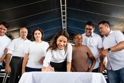Mais de R$ 31 milhões: Diego Cabral e governadora Raquel Lyra assinam ordem de serviço da maior obra de contenção de encostas da história de Camaragibe Mais de R$ 31 milhões: Diego Cabral e governadora Raquel Lyra assinam ordem de serviço da maior obra de contenção de encostas da história de Camaragibe