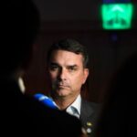 Flávio Bolsonaro admite que procurou Vorcaro para recursos de filme e nega oferta de vantagens Flávio Bolsonaro admite que procurou Vorcaro para recursos de filme e nega oferta de vantagens
