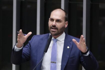 ‘Quem fala que eu recebi dinheiro de Daniel Vorcaro é mentiroso’, diz Eduardo Bolsonaro ‘Quem fala que eu recebi dinheiro de Daniel Vorcaro é mentiroso’, diz Eduardo Bolsonaro