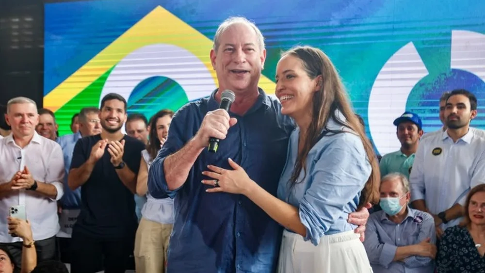 Ciro Gomes lança pré-candidatura ao governo do Ceará Ciro Gomes lança pré-candidatura ao governo do Ceará