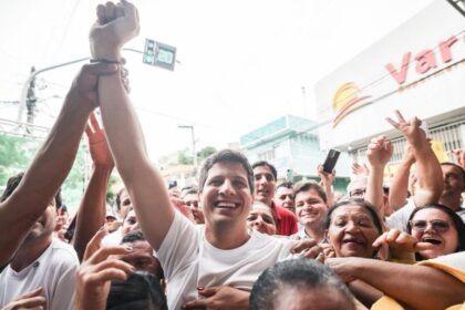 João Campos dispara contra Raquel Lyra: “não dá conta”
