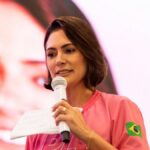 Michelle Bolsonaro entra em pesquisa do Datafolha após desgaste de Flávio